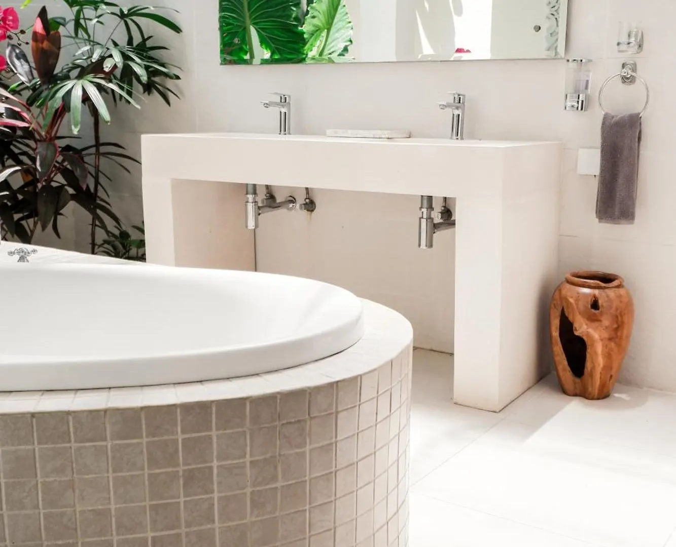 Comfortable 5 Bedroom Villa In Seminyak By Nami Bali Indonesia